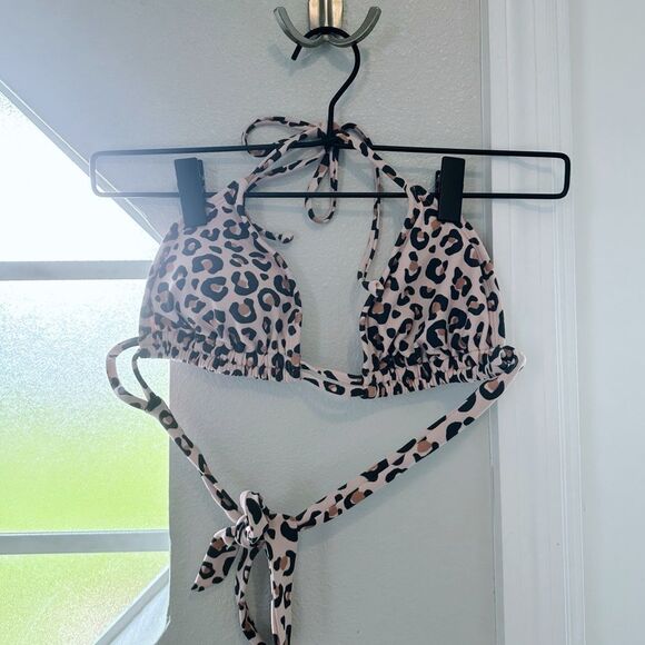 ✨3/$25✨ Target Leopard Bikini Top - Picture 3 of 4
